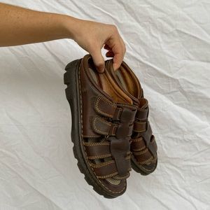 No tears. Great condition.